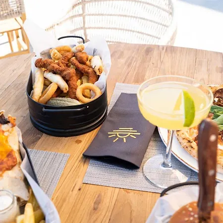 호텔 The Diplomat 투룬치