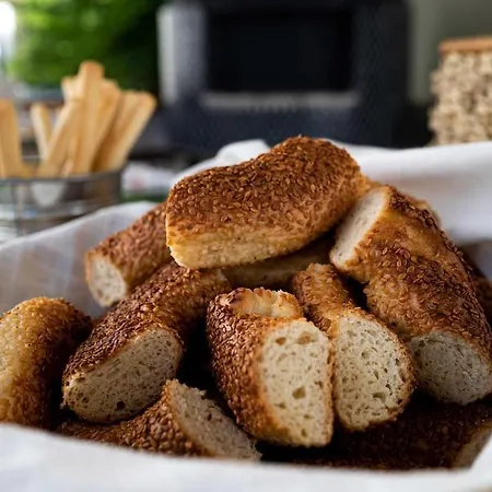 The Diplomat 투룬치