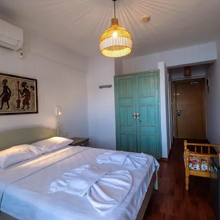 The Diplomat ホテル 2*